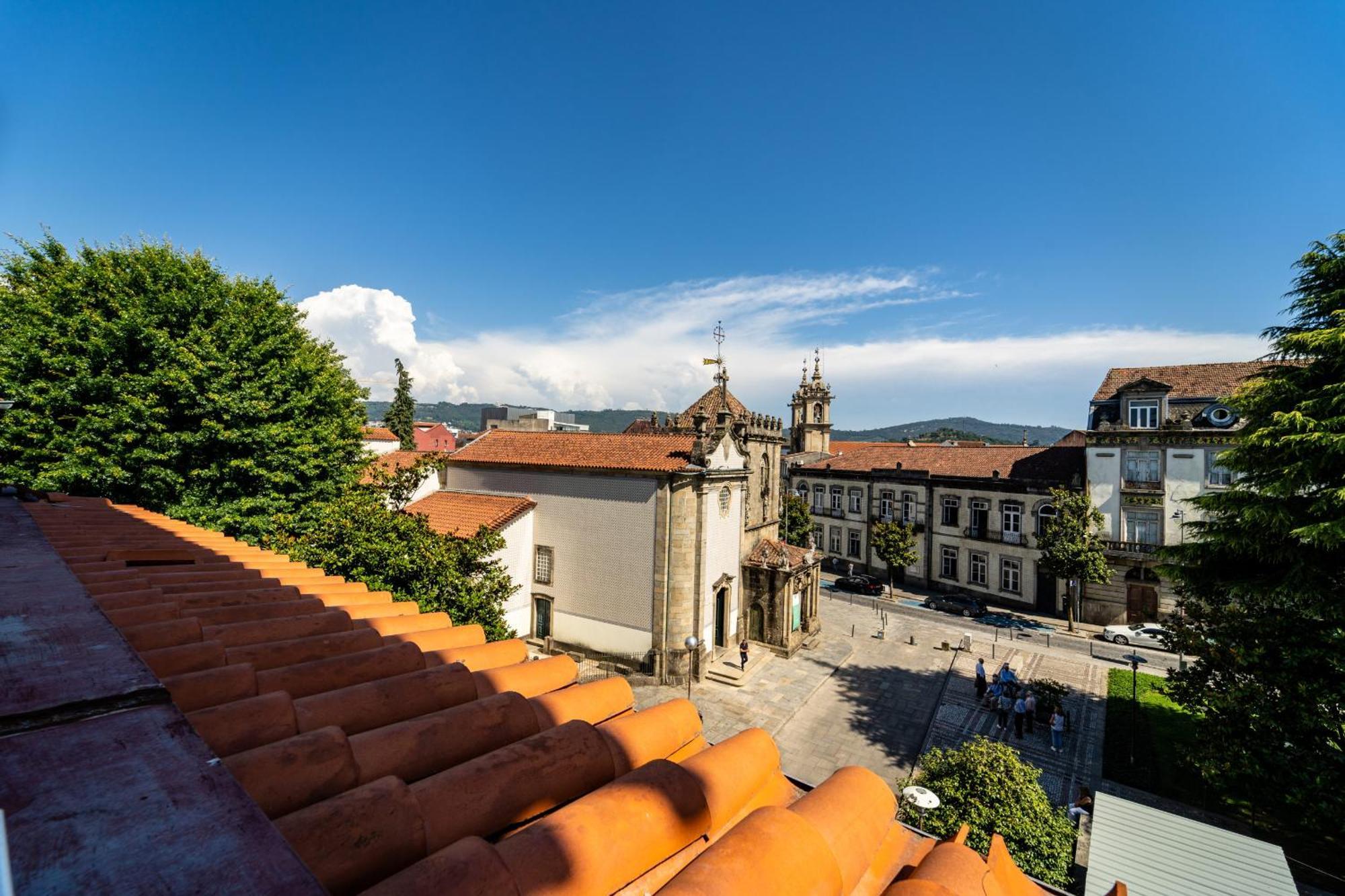 On The Square Flat - City Center By House And People Брага Экстерьер фото