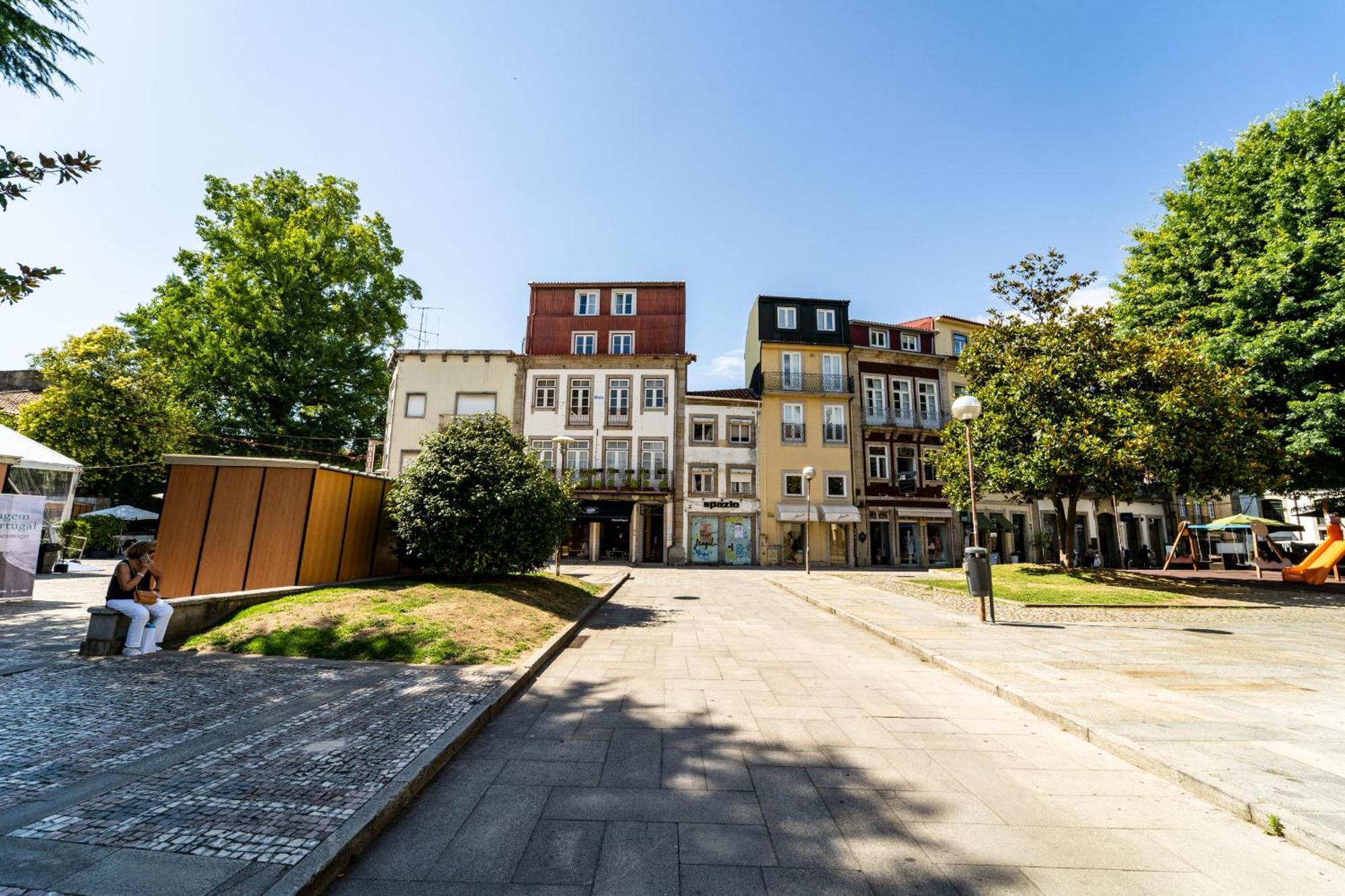 On The Square Flat - City Center By House And People Брага Экстерьер фото